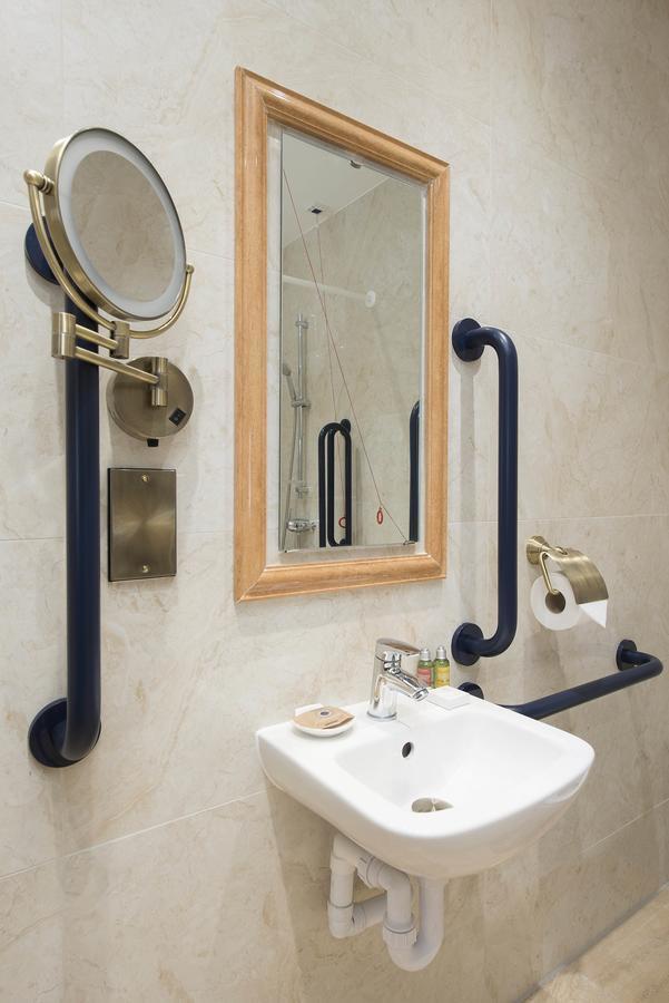The George Street Hotel Oxford Ngoại thất bức ảnh Disabled toilet facilities